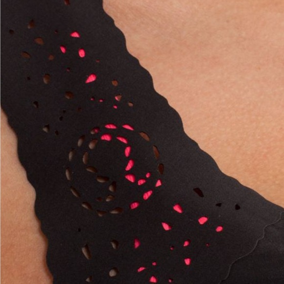 Lululemon run a marathon singlet - Picture 5 of 5